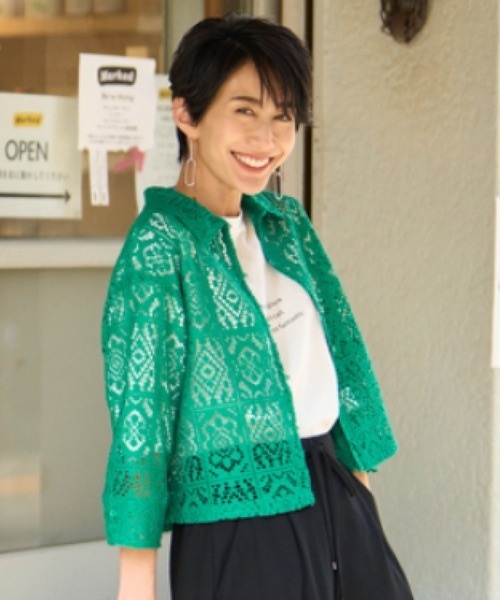 SHOO・LA・RUE（シューラルー）の「◆【プチプラ/コットン100％】選べるプリント バリエーション 大人きれい 半袖Tシャツ（Tシャツ/カットソー・レディース・ホワイト系7/ホワイト系9/ブラック系/ダークグリーン系4/チャコール/ブラック系3/ピンク系/ブラウン系その他5/ネイビー系6/ゴールド系その他5/ホワイト系3/オフホワイト・04/03/02）」の2枚目の写真