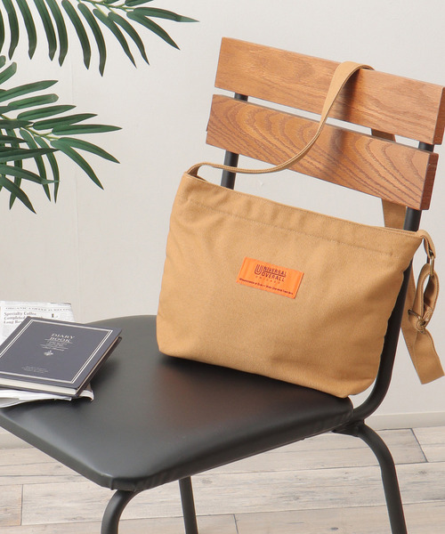 UNIVERSAL OVERALL（ユニバーサルオーバーオール）の「UNIVERSAL OVERALL キャンバスショルダーバッグ（ショルダーバッグ・メンズ・ブラック/オフホワイト/キャメル・FREE）」の7枚目の写真