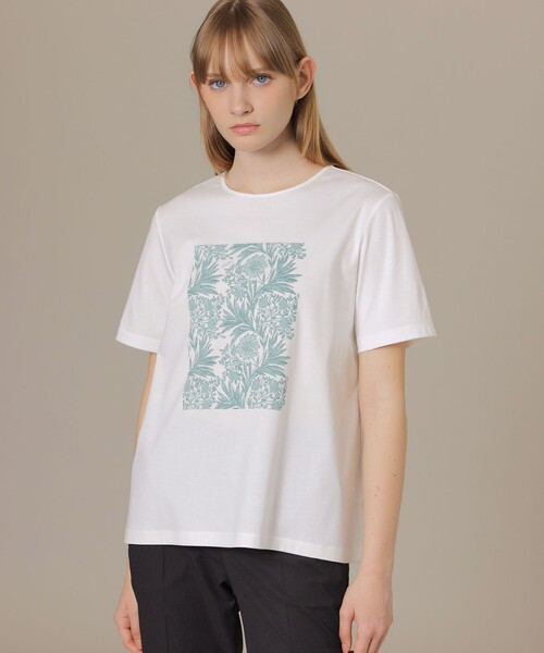 MACKINTOSH LONDON(マッキントッシュ ロンドン)の「【BIBURY FLOWER 001】ドローイングバイブリースクエアプリントTシャツ(Tシャツ/カットソー・レディース・ライトブルー/グリーン系その他3/ベージュ・38)」の2枚目の写真