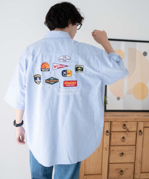WEGO（ウィゴー）の「WEGO/ワッペンBIGシャツ（シャツ/ブラウス・メンズ・ホワイト/ブルー系その他4/サックスブルー・MEDIUM/LARGE）」の2枚目の写真