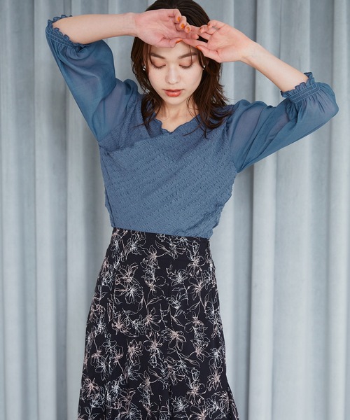 mysty woman(ミスティウーマン)の「カシュクール異素材プルオーバー 904313(シャツ/ブラウス・レディース・ブラック/オフホワイト/ライトグリーン/ブルー/モカ・FREE)」の5枚目の写真