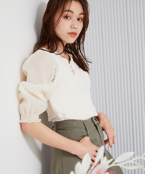 mysty woman(ミスティウーマン)の「カシュクール異素材プルオーバー 904313(シャツ/ブラウス・レディース・ブラック/オフホワイト/ライトグリーン/ブルー/モカ・FREE)」の19枚目の写真