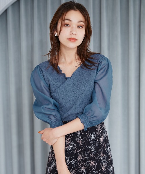 mysty woman(ミスティウーマン)の「カシュクール異素材プルオーバー 904313(シャツ/ブラウス・レディース・ブラック/オフホワイト/ライトグリーン/ブルー/モカ・FREE)」の15枚目の写真