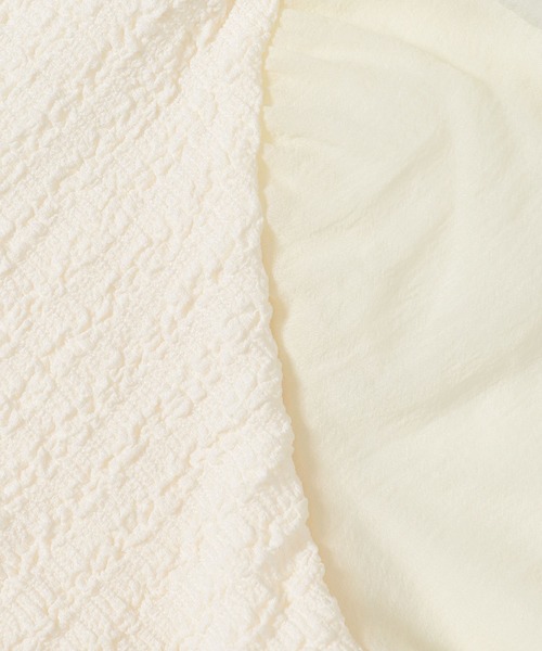 mysty woman(ミスティウーマン)の「カシュクール異素材プルオーバー 904313(シャツ/ブラウス・レディース・ブラック/オフホワイト/ライトグリーン/ブルー/モカ・FREE)」の21枚目の写真