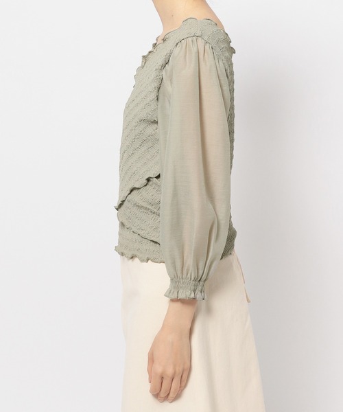 mysty woman(ミスティウーマン)の「カシュクール異素材プルオーバー 904313(シャツ/ブラウス・レディース・ブラック/オフホワイト/ライトグリーン/ブルー/モカ・FREE)」の20枚目の写真