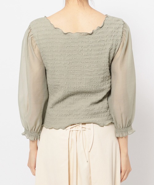 mysty woman(ミスティウーマン)の「カシュクール異素材プルオーバー 904313(シャツ/ブラウス・レディース・ブラック/オフホワイト/ライトグリーン/ブルー/モカ・FREE)」の10枚目の写真