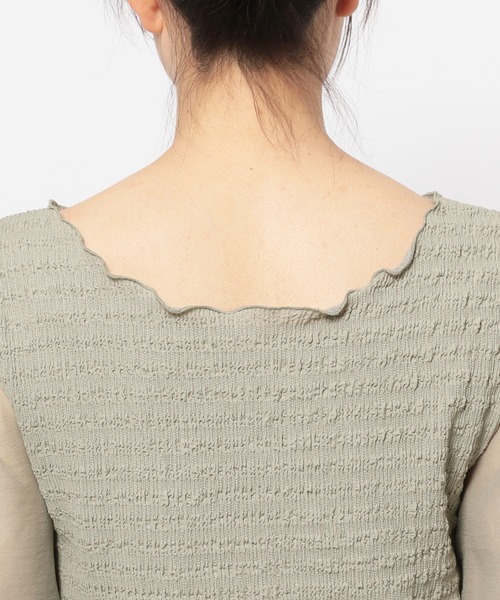 mysty woman(ミスティウーマン)の「カシュクール異素材プルオーバー 904313(シャツ/ブラウス・レディース・ブラック/オフホワイト/ライトグリーン/ブルー/モカ・FREE)」の13枚目の写真