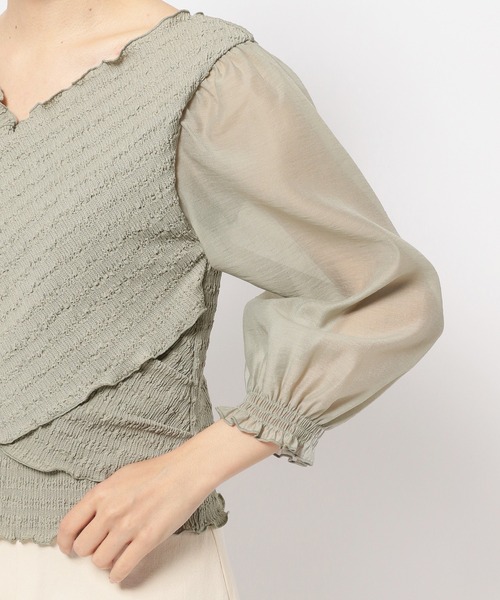 mysty woman(ミスティウーマン)の「カシュクール異素材プルオーバー 904313(シャツ/ブラウス・レディース・ブラック/オフホワイト/ライトグリーン/ブルー/モカ・FREE)」の18枚目の写真