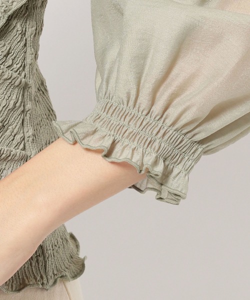 mysty woman(ミスティウーマン)の「カシュクール異素材プルオーバー 904313(シャツ/ブラウス・レディース・ブラック/オフホワイト/ライトグリーン/ブルー/モカ・FREE)」の16枚目の写真