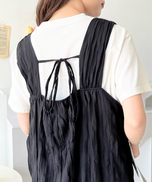 moment+（モーメントプラス）の「シワ加工Vネックジャンスカ/ワンピース（ジャンパースカート・レディース・ブラック/ナチュラル・M/L）」の6枚目の写真