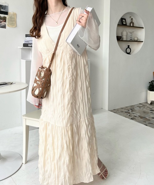 moment+（モーメントプラス）の「シワ加工Vネックジャンスカ/ワンピース（ジャンパースカート・レディース・ブラック/ナチュラル・M/L）」の10枚目の写真