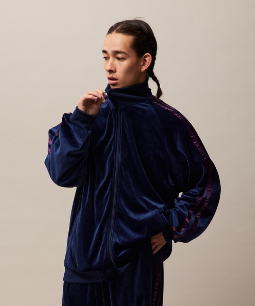 re_k by JUNRED（レクバイジュンレッド）の「re_k by JUNRED / ドレープベロアリブカラートラックジャケット（ジャージ・メンズ・ネイビー/パープル・S/M/L）」の21枚目の写真