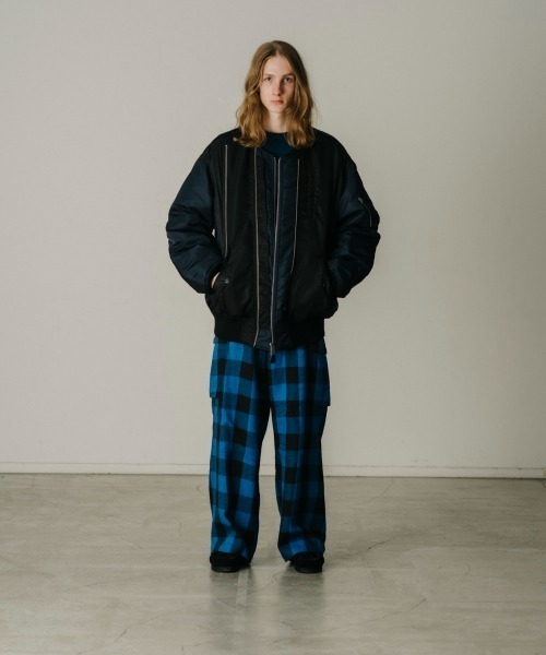 FACETASM（ファセッタズム）の「AVIREX×FACETASM×DOGS MA-1 JACKET（MA-1・レディース・ブラック/カーキ・00）」の3枚目の写真