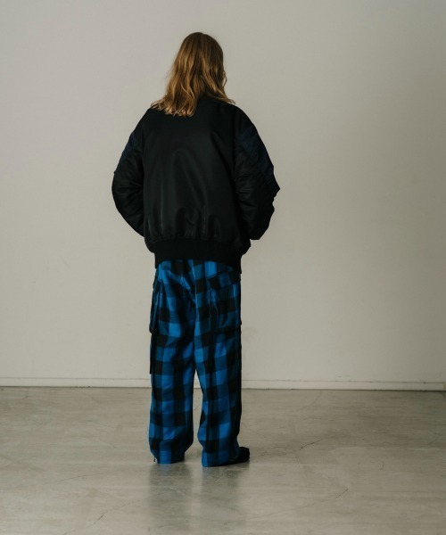 FACETASM（ファセッタズム）の「AVIREX×FACETASM×DOGS MA-1 JACKET（MA-1・レディース・ブラック/カーキ・00）」の5枚目の写真