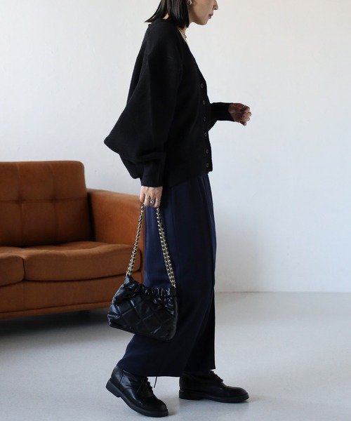 【未使用】アパルトモン　2024SS♡Vネックニットカーディガン　ネイビー 未使用】アパルトモン 2024SS♡Vネックニットカーディガン ネイビー 未