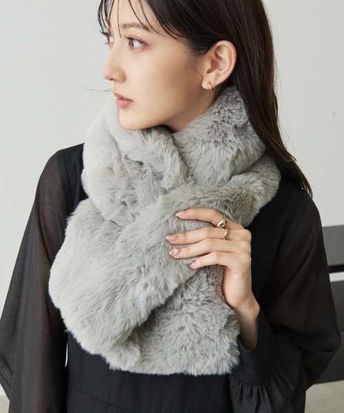 Aunt Marie's(アントマリーズ)の「【オケージョンに大活躍!】ボリュームファーティペット(ネックウォーマー/スヌード・レディース・グレー/アイボリー・FREE)」の2枚目の写真