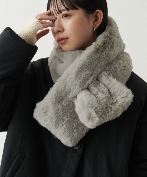 Aunt Marie's(アントマリーズ)の「【オケージョンに大活躍!】ボリュームファーティペット(ネックウォーマー/スヌード・レディース・グレー/アイボリー・FREE)」の3枚目の写真