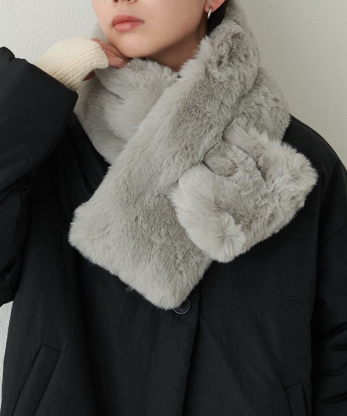 Aunt Marie's(アントマリーズ)の「【オケージョンに大活躍!】ボリュームファーティペット(ネックウォーマー/スヌード・レディース・グレー/アイボリー・FREE)」の6枚目の写真