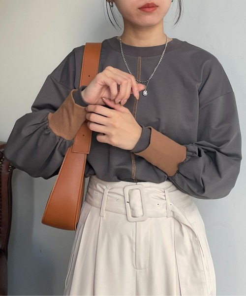 Thevon(ゼボン)の「レイヤード袖リブ配色ロンT(Tシャツ/カットソー・レディース・オフホワイト/チャコールグレー/ベージュ・FREE)」の2枚目の写真