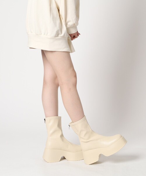 cs T&P(シーエスティーアンドピー)の「厚底バックジップブーツ(ブーツ・レディース・アイボリー/ブラック・L/S/LL/M)」の17枚目の写真