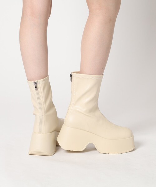 cs T&P(シーエスティーアンドピー)の「厚底バックジップブーツ(ブーツ・レディース・アイボリー/ブラック・L/S/LL/M)」の18枚目の写真