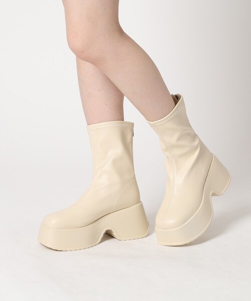cs T&P(シーエスティーアンドピー)の「厚底バックジップブーツ(ブーツ・レディース・アイボリー/ブラック・L/S/LL/M)」の19枚目の写真