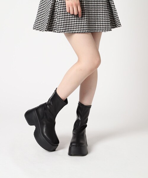 cs T&P(シーエスティーアンドピー)の「厚底バックジップブーツ(ブーツ・レディース・アイボリー/ブラック・L/S/LL/M)」の22枚目の写真