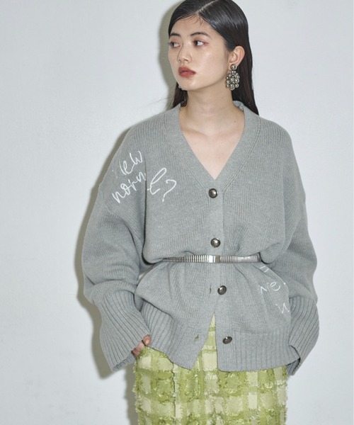 ヨッシー刺繍のグレーのカーディガン MからL THE YOn（ザヨン）の「レタリング刺繍ニットカーディガン