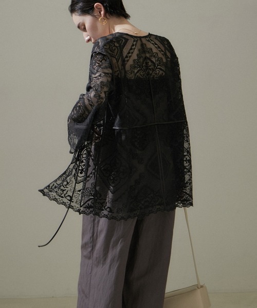 SALON adam et rope'（サロン アダム エ ロペ）の「スカラップレースジャケット/ガウン カーディガン（ノーカラージャケット・レディース・ブラック/オフホワイト・FREE）」の10枚目の写真