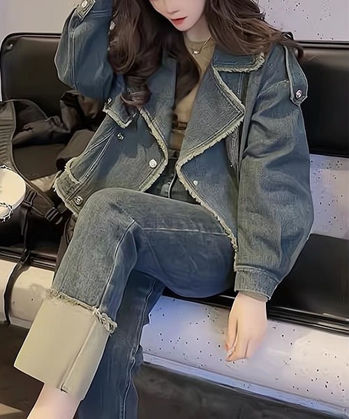 gossip!ロサンゼルス(ゴシップロサンゼルス)の「クロップドテーラージャケット×パンツ デニムセットアップ(セットアップ・レディース・ライトブルー・M/L/S)」の4枚目の写真