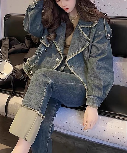 gossip!ロサンゼルス(ゴシップロサンゼルス)の「クロップドテーラージャケット×パンツ デニムセットアップ(セットアップ・レディース・ライトブルー・M/L/S)」の5枚目の写真