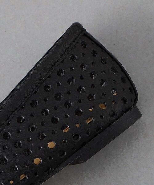 CHEMBUR（チェンバー）の「＜CHEMBUR＞SQ STUD PNCNG フラットシューズ（パンプス・レディース・ブラック・36h/37/38/35h/36/37h/35）」の4枚目の写真