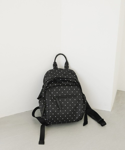 GLOBAL WORK(グローバルワーク)の「撥水軽量6ポケットリュック/105031(バックパック/リュック・レディース・アイボリー/ブラウン/ブラック/ベージュ/グリーン/チャコールグレー/ブラウン系その他6/グレー系その他/グレー系その他2・ONE SIZE)」の5枚目の写真