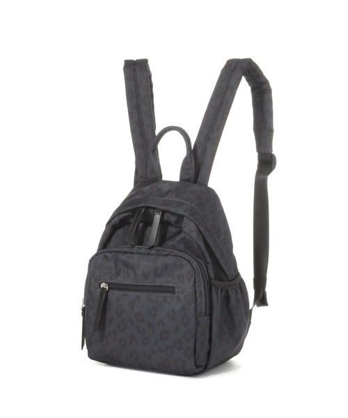 GLOBAL WORK(グローバルワーク)の「撥水軽量6ポケットリュック/105031(バックパック/リュック・レディース・アイボリー/ブラウン/ブラック/ベージュ/グリーン/チャコールグレー/ブラウン系その他6/グレー系その他/グレー系その他2・ONE SIZE)」の4枚目の写真