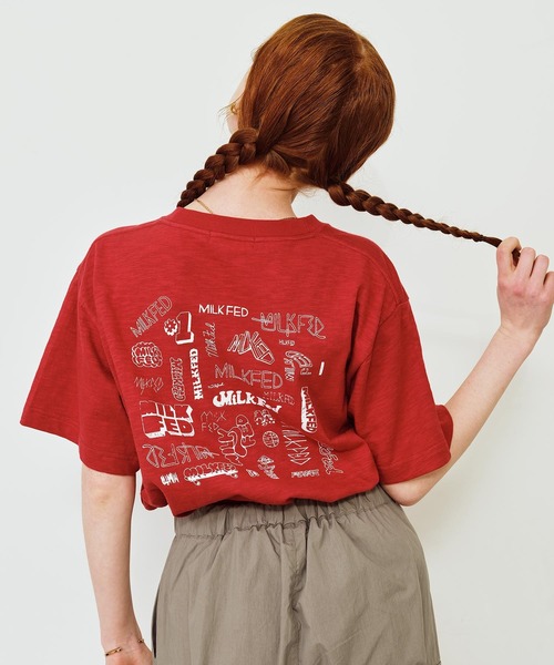 MILKFED.（ミルクフェド）の「《復刻デザイン》過去人気のグラフィック使用。MANY LOGO SLAB S/S TEE（Tシャツ/カットソー・レディース・ブラック/ホワイト/レッド・L/M）」の3枚目の写真