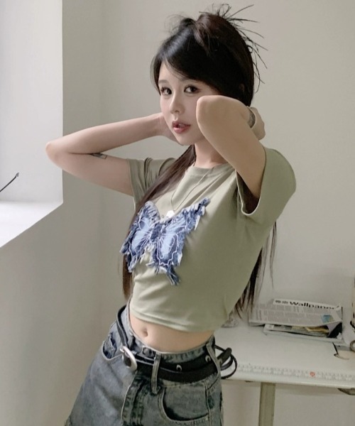 カジュアル バタフライカットアウトデザイン 半袖 Tシャツ セール】バタフライクロップド半袖Tシャツ（Tシャツ/カットソー