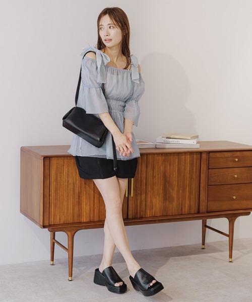 mysty woman（ミスティウーマン）の「リバーシブル肩リボンチュニック　122206（シャツ/ブラウス・レディース・ブルー/アイボリー/ブラック・FREE）」の16枚目の写真