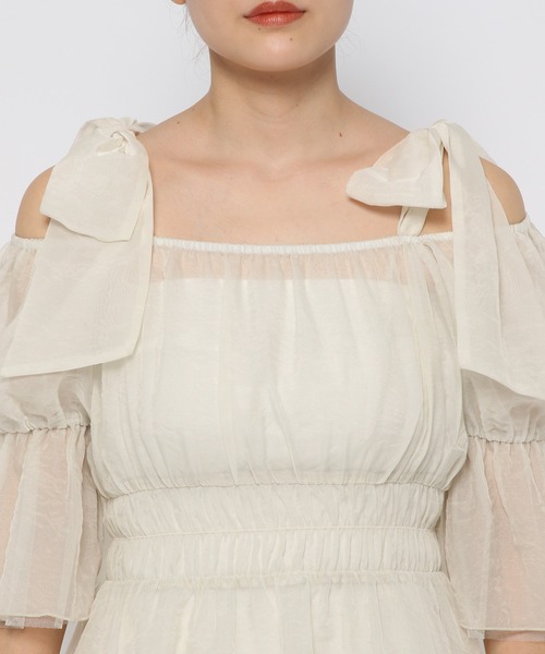 mysty woman（ミスティウーマン）の「リバーシブル肩リボンチュニック　122206（シャツ/ブラウス・レディース・ブルー/アイボリー/ブラック・FREE）」の10枚目の写真