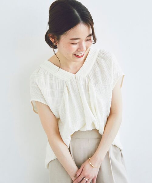 le.coeur blanc（ルクールブラン）の「シャーリングボーダーリボンブラウス（シャツ/ブラウス・レディース・オフホワイト/ブラック・38）」の8枚目の写真