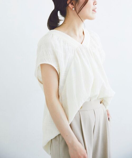 le.coeur blanc（ルクールブラン）の「シャーリングボーダーリボンブラウス（シャツ/ブラウス・レディース・オフホワイト/ブラック・38）」の9枚目の写真