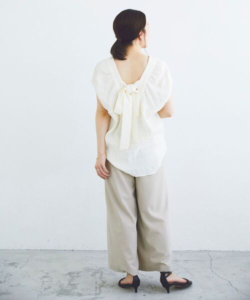 le.coeur blanc（ルクールブラン）の「シャーリングボーダーリボンブラウス（シャツ/ブラウス・レディース・オフホワイト/ブラック・38）」の5枚目の写真