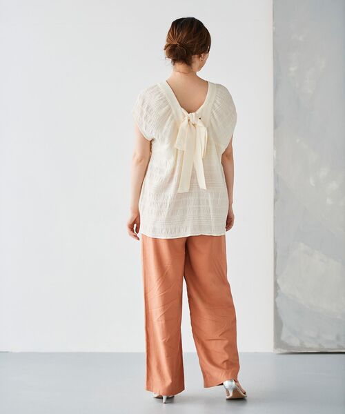 le.coeur blanc（ルクールブラン）の「シャーリングボーダーリボンブラウス（シャツ/ブラウス・レディース・オフホワイト/ブラック・38）」の20枚目の写真