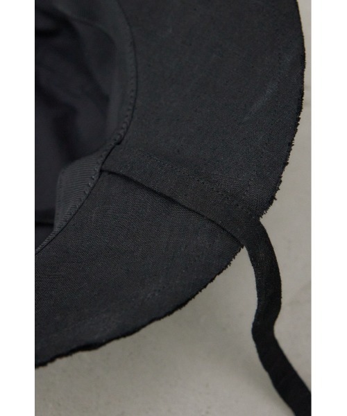 AZUL by moussy(アズールバイマウジー)の「カットオフリネンライクバケットハット(ハット・レディース・ベージュ/ブラック・FREE)」の5枚目の写真