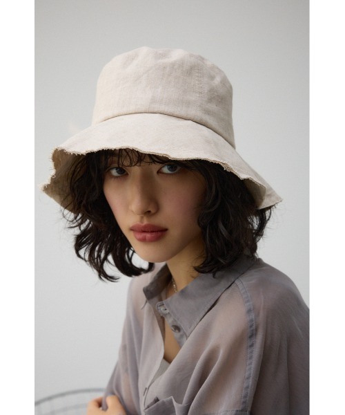 AZUL by moussy(アズールバイマウジー)の「カットオフリネンライクバケットハット(ハット・レディース・ベージュ/ブラック・FREE)」の7枚目の写真