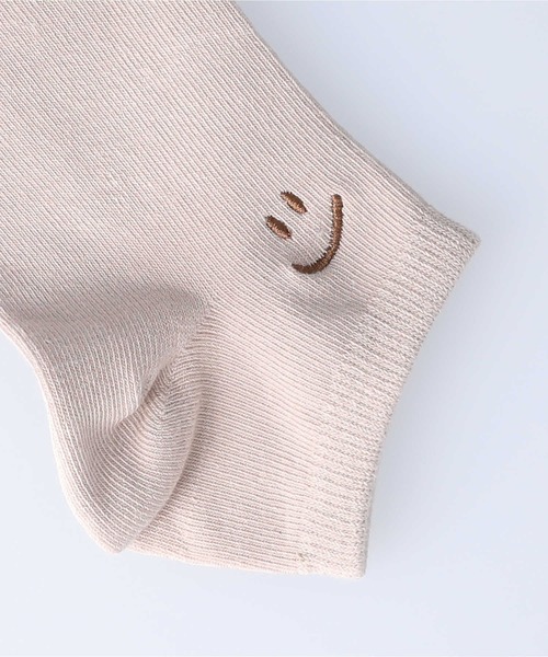 Right-on(ライトオン)の「BASIC SOCKS(ベーシックソックス)スマイル刺繍ソックス(ソックス/靴下・レディース・ベージュ/ネイビー/パープル/グリーン/グレー/ブラック/サックスブルー・フリー)」の11枚目の写真