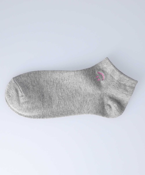 Right-on(ライトオン)の「BASIC SOCKS(ベーシックソックス)スマイル刺繍ソックス(ソックス/靴下・レディース・ベージュ/ネイビー/パープル/グリーン/グレー/ブラック/サックスブルー・フリー)」の9枚目の写真