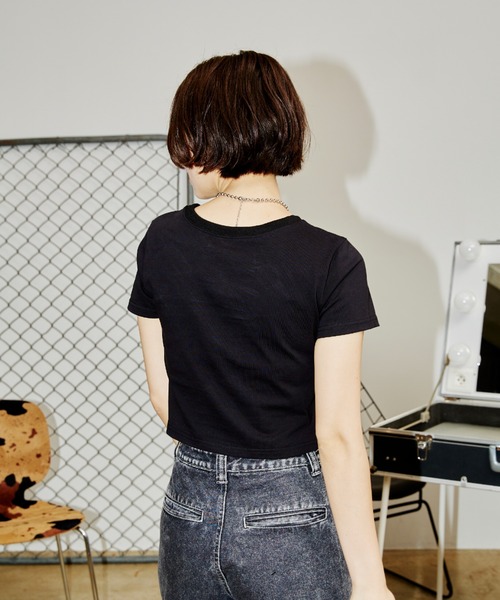 エムエムシックス ナンバーロゴタグTシャツ ベージュ メタリックロゴミニT（Tシャツ/カットソー）｜JUST A NOON