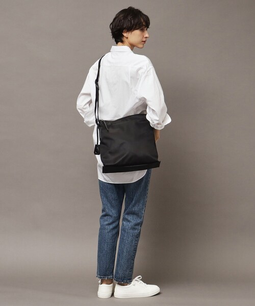 HIROFU(ヒロフ)の「【リカリカ】ナイロン ショルダーバッグ M 2WAY(商品番号:P25-39410)(ショルダーバッグ・レディース・ブラック・02)」の4枚目の写真