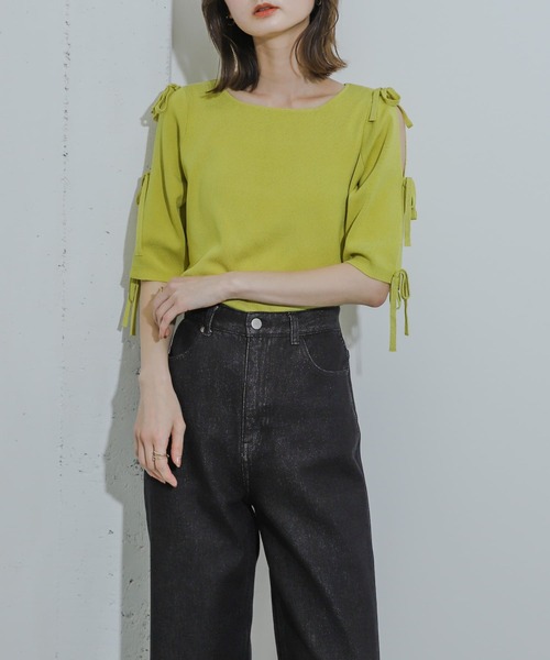 HEYUMM（ヘユム）の「リボンスリットスリーブセーター(5分袖)（ニット/セーター・レディース・ブラック/オフホワイト/チャコールグレー/イエロー・ONE）」の4枚目の写真