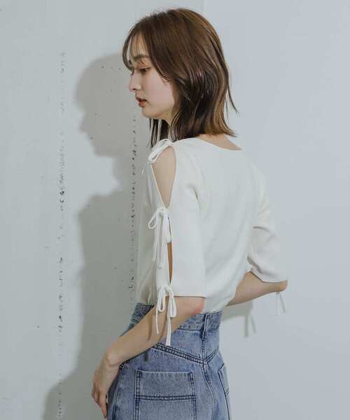 HEYUMM（ヘユム）の「リボンスリットスリーブセーター(5分袖)（ニット/セーター・レディース・ブラック/オフホワイト/チャコールグレー/イエロー・ONE）」の7枚目の写真